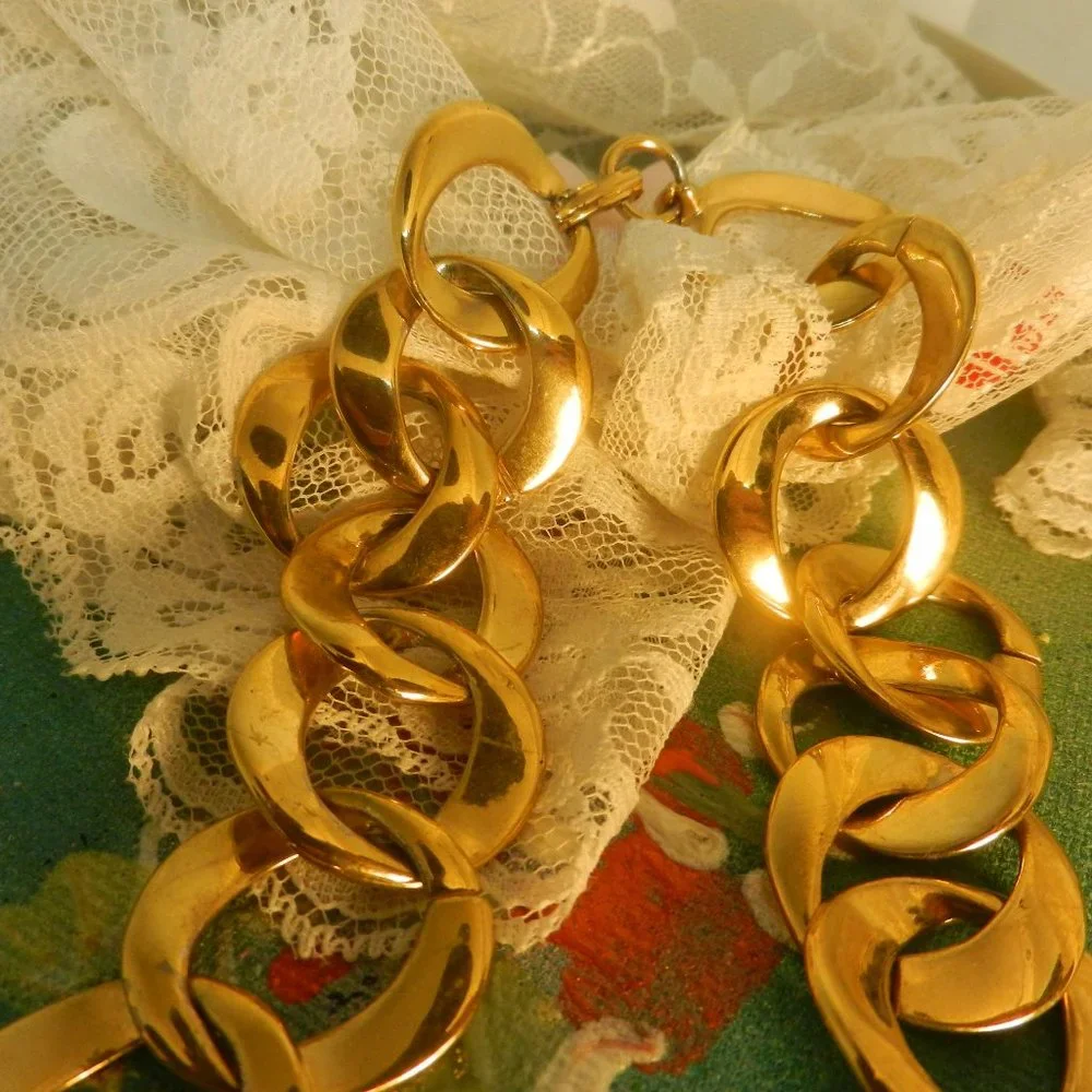 VTG gold metal chain necklace shiny oblong gold tone large chain links choker